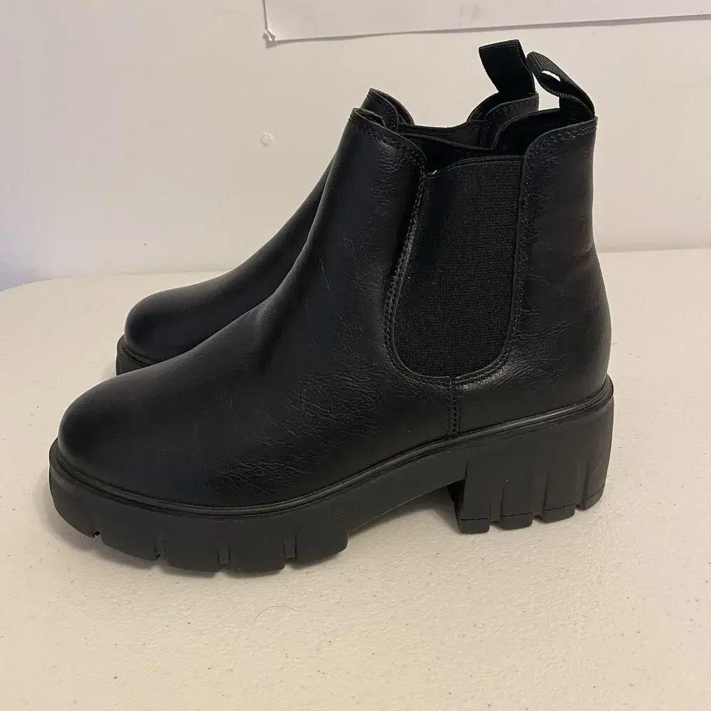 Cushionaire Ankle Boots Women 7W Black Sasha Chelsea Memory Foam Lug Sole Bootie